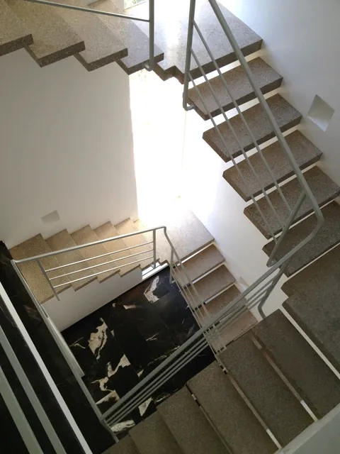 Floating staircase